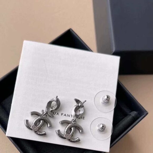 Stunning presence CHANEL Pendant Earrings Authentic - Picture 3 of 4